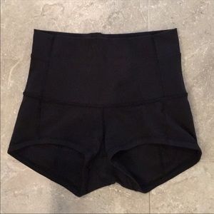 Lululemon size 4 stretchy shorts!